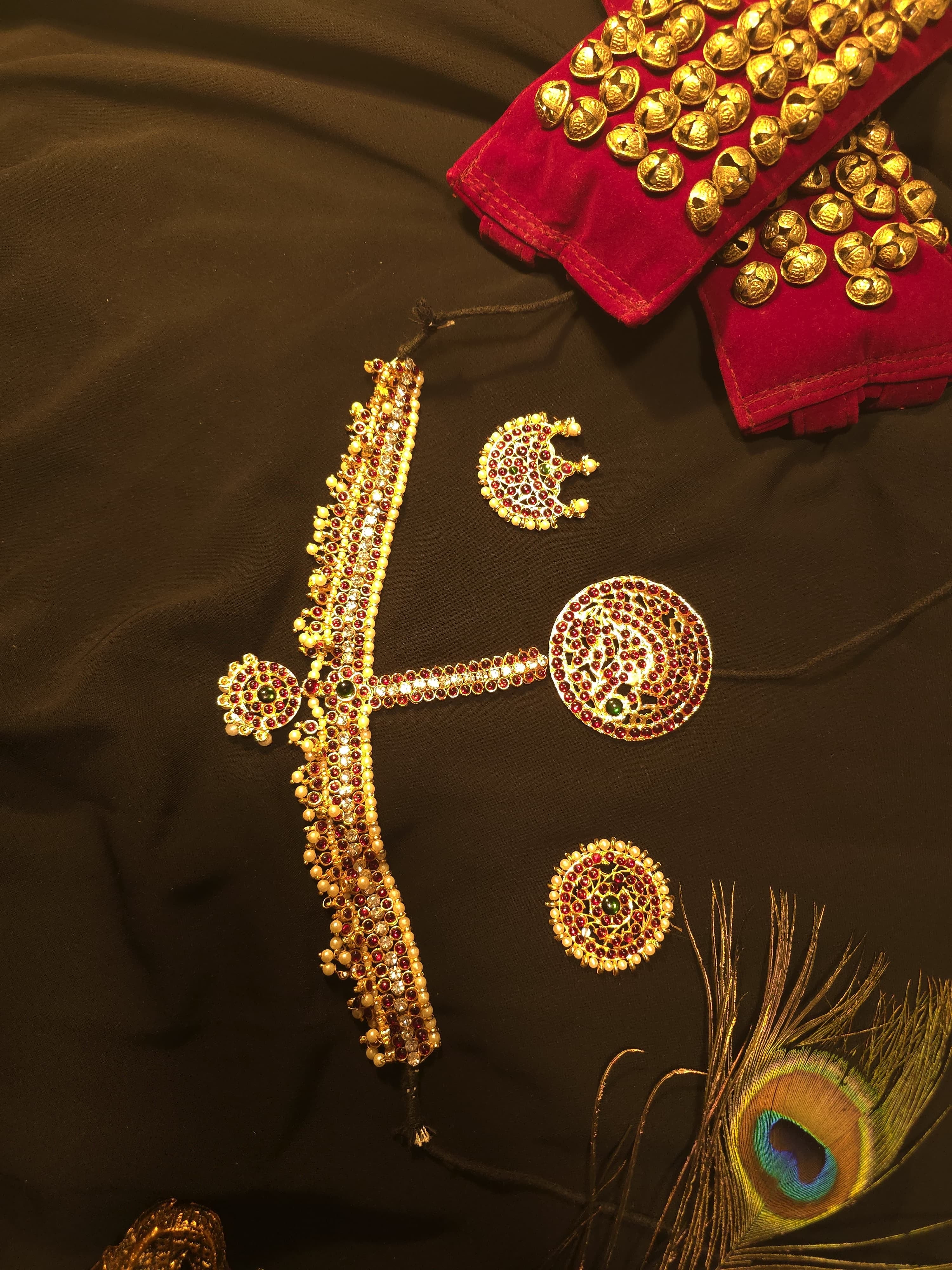 Head chain with accessories